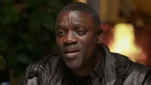 Akon défend Nick Cannon et déclare que les récitals pour enfants sont réservés aux hommes blancs