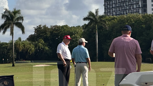 Donald Trump joue au golf dans son hôtel de Miami au milieu d’une affaire criminelle à New York