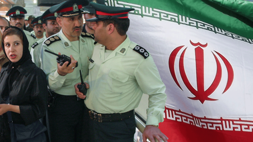 Rapports contradictoires sur la dissolution de la police des mœurs en Iran et la loi sur le hijab