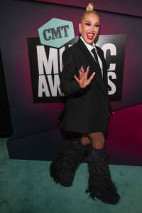 Les bottes à fourrure de Gwen Stefani volent le spectacle aux CMT Music Awards 2023