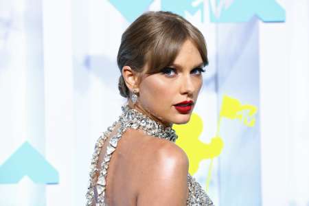 Les fans de Taylor Swift pensent que sa tenue avait une signification cachée liée à la rupture