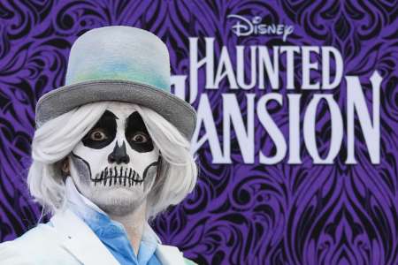 Des acteurs frappants sautent la première de “Haunted Mansion” de Disney