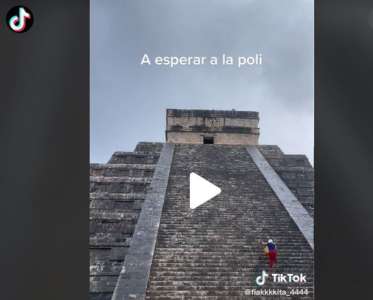 Insolite	            Une touriste provoque la colère au Mexique après avoir illégalement gravi une pyramide Maya