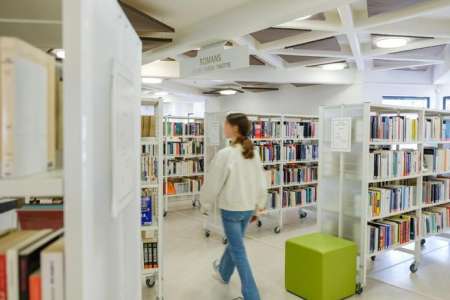 Société	            À Montréal, l'accès aux bibliothèques sera bientôt interdit aux personnes qui sentent mauvais