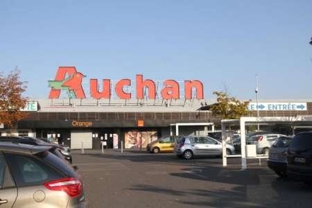 Social	            Un employé d'Auchan mis à pied parce qu'il chantait trop fort dans les rayons du magasin