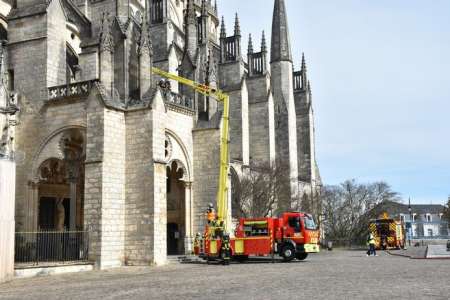 Patrimoine					Une répétition générale en cas d'incendie à la cathédrale de Bourges