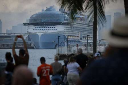 Insolite					Plus de 5.610 passagers, 40 restaurants et 7 piscines : le plus grand paquebot du monde a pris la mer