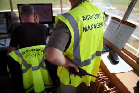 Automobilisme		            Des tests automobiles trop bruyants à l'aéroport de Bourges dérangent des riverains non prévenus