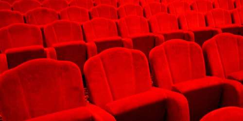 « Je ne vois pas pourquoi un théâtre serait plus risqué qu’un supermarché » : la réouverture complexe des salles de spectacle
