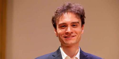 Le pianiste Jonathan Fournel reçoit le premier prix du concours Reine Elisabeth de Belgique
