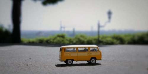 « En camping-car, une histoire de nos vacances », sur France 5 : Ivan Jablonka sur la route du bonheur en Combi VW