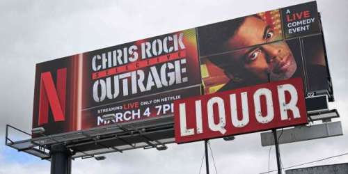 Un an après la gifle de Will Smith aux Oscars 2022, Chris Rock réplique férocement dans un spectacle
