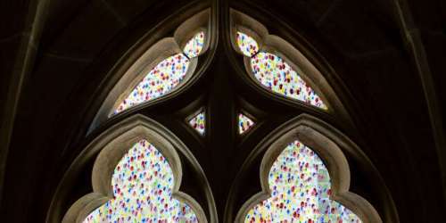 A Cluny, Sarkis fait entrer la vie et la couleur dans la chapelle gothique Jean-de-Bourbon