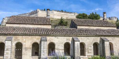 A Villeneuve-lès-Avignon, avec les photos inédites d’Alain Cavalier, la Chartreuse honore sa vie d’avant