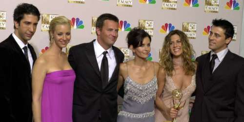 Mort de Matthew Perry : les acteurs de « Friends » se disent « totalement effondrés »