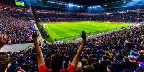 Au Groupama Stadium près de Lyon, football et musique se partagent le terrain