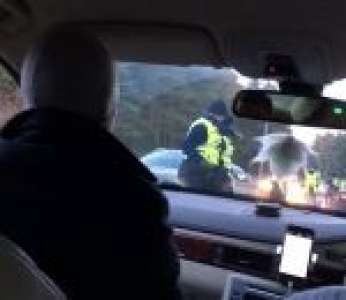 Pendant un contrôle d'alcoolémie, une policière teste le passager au lieu du conducteur (Estonie)