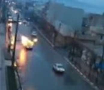 Un gros pétard explose dans une voiture circulant en ville (Iran)