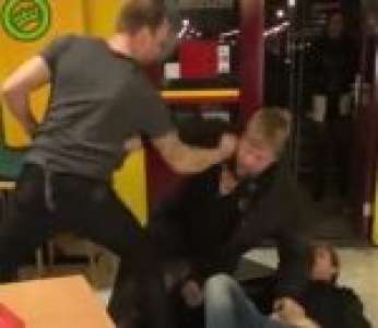Instant Karma pour deux clients ivres dans un restaurant Doner King (Pays-Bas)