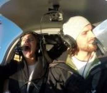 Un pilote d'avion amateur fait croire à une panne de moteur pour faire sa demande en mariage