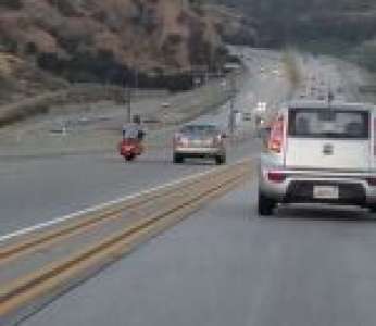 Une explosion et un accident après un road rage entre un motard et un automobiliste (Californie)