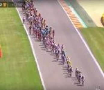 Le peloton du Tour de France fait un passage sur le circuit automobile de Spa-Francorchamps (Belgique)