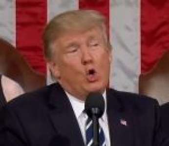 Donald Trump chante Despacito devant les membres du congrès