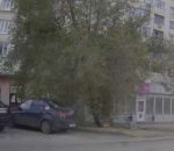 Un automobiliste quitte sa place de parking au bon moment (Russie)