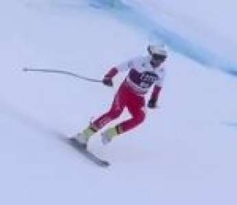 Le Polonais Pawel Babicki perd un ski mais cela ne l'empêche pas de finir sa descente