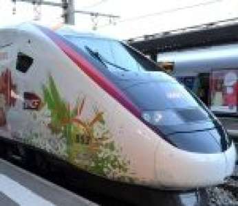 Un contrôleur SNCF imite la voix de Jacques Chirac dans un TGV