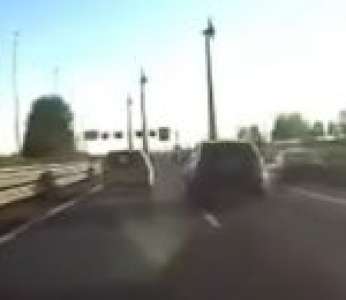 Une course-poursuite entre la police et des voleurs sur une autoroute (Pays-Bas)