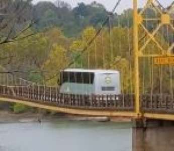 Un bus de 35 tonnes ignore la limite de poids d'un pont suspendu (États-Unis)