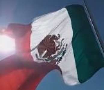 Un militaire est emporté par un drapeau géant et fait une chute de 10 mètres (Mexique)