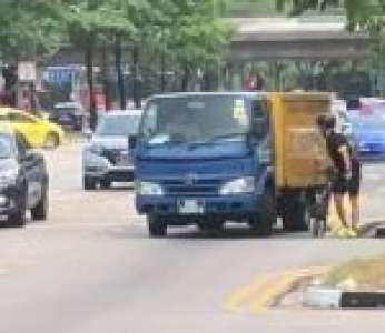 Un road rage entre un chauffeur de camionnette et un cycliste à Singapour
