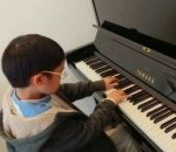 Jonah Ho, un enfant de 7ans, joue au piano la Sonate au clair de lune