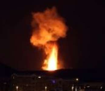 Un énorme geyser de lave du volcan Fagradalsfjall (Islande)