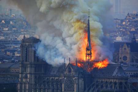 Notre-Dame de Paris : les éditeurs du livre de Hugo participeront à la collecte