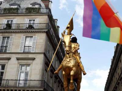 «Pas une femme» : Jeanne d’Arc, icône non-binaire sur les planches à Londres
