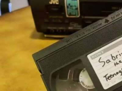 Une cassette VHS louée en 2000 revient la hanter