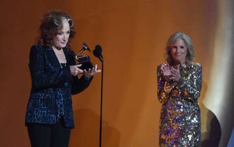Bonnie Raitt était stupéfaite après avoir remporté le Grammy de la chanson de l’année