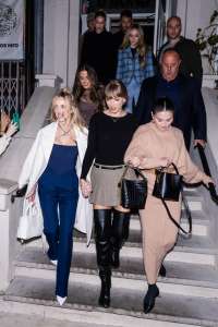 Taylor Swift organise une soirée entre filles avec Selena Gomez, Brittany Mahomes, Sophie Turner et Gigi Hadid