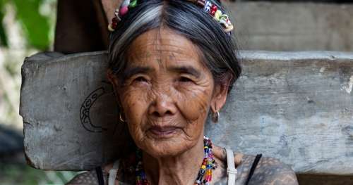 Une femme autochtone philippine devient mannequin pour la couverture de Vogue à l’âge de 106 ans