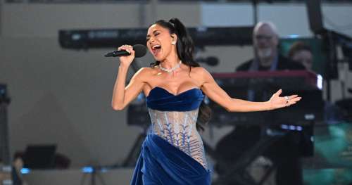 Nicole Scherzinger chante un moment de princesse lors d’un concert de couronnement