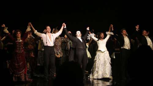 “Le Fantôme de l’Opéra” prolonge sa diffusion à Broadway en raison de la demande