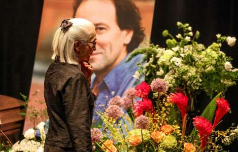 Le Québec rend un dernier adieu à Michel Côté, exposé en chapelle ardente à Montréal