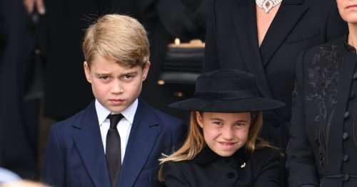 Charlotte ordonne à George de s’incliner aux funérailles de la reine