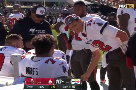 Tom Brady 'Fired Up' as He Tears Into Buccaneers Teammates on Sideline
