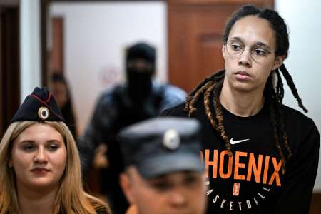 Brittney Griner condamnée de manière dévastatrice et choquante à 9 ans de prison russe pour trafic de drogue