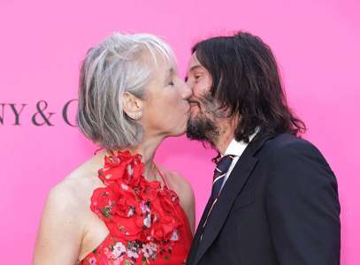 Keanu Reeves et Alexandra Grant se sont embrassés sur le tapis rouge et What Else du 17 avril 2023