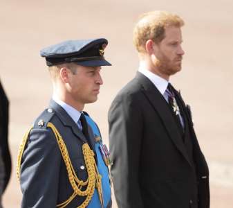 Les princes William et Harry ont marché côte à côte derrière le cercueil de leur grand-mère aujourd’hui et Quoi d’autre pour le 14 septembre 2022